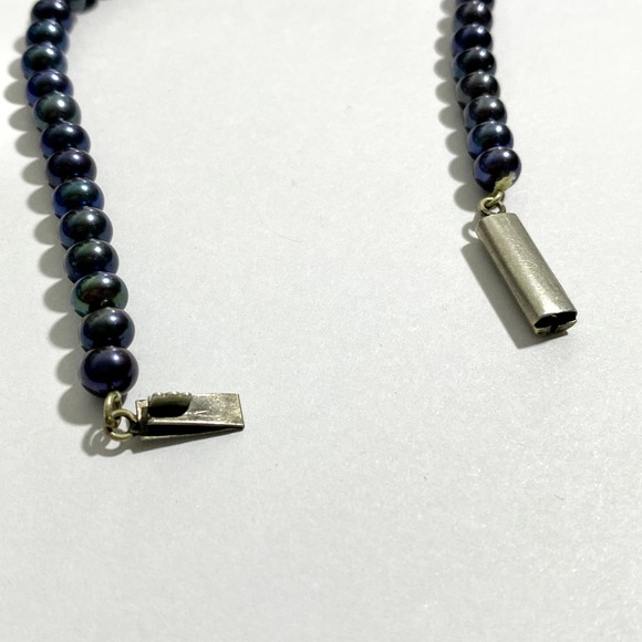 Navy Pearl Necklace with pendant | Vintage Style - Picture 4 of 6